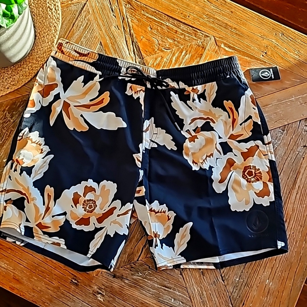 New VOLCOM swim trunks, shorts large, 34"